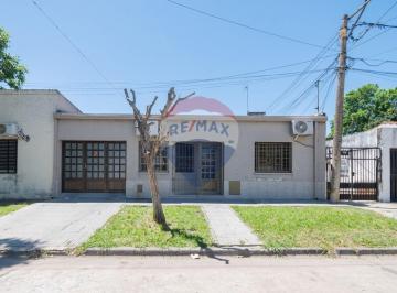 Casa · 91m² · 4 Ambientes · 2 Cocheras · Casa Impecable en Venta 2 Dorm. en Guadalupe