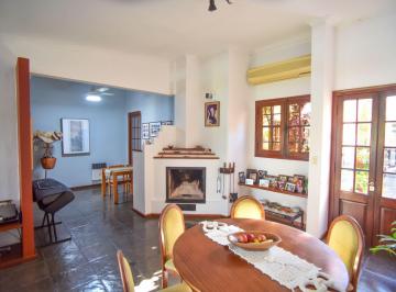 Casa · 210m² · 7 Ambientes · 1 Cochera · Gran Casa en Barrio Sur (3 de Febrero y Saavedra)