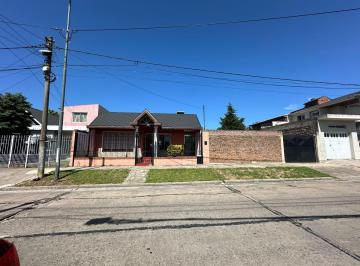Casa · 197m² · 4 Ambientes · 1 Cochera · Venta Casa Villa España