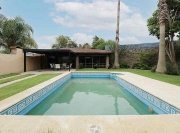 Casa · 192m² · 4 Ambientes · 3 Cocheras · Casa 4 Ambientes - Pileta - Apto Crédito - Permuta