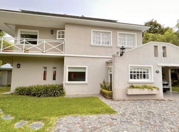 Casa · 280m² · 5 Ambientes · 2 Cocheras · Impecable Propiedad en Dos Plantas con Piscina y Hermoso Parque en Country Club Abril