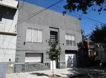Casa · 220m² · 5 Ambientes · 1 Cochera · Casa de 5 Ambientes con Terraza en Parque Avellaneda