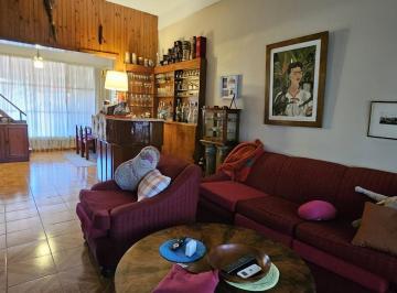 Casa de 5 ambientes, Vicente López · Gran Casa de 5 Ambientes con Jardín y Quincho en Antártida Argentina, Carapachay
