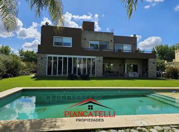 Casa · 1150m² · 6 Ambientes · 2 Cocheras · Casa en Venta en Terravista con 5 Ambientes