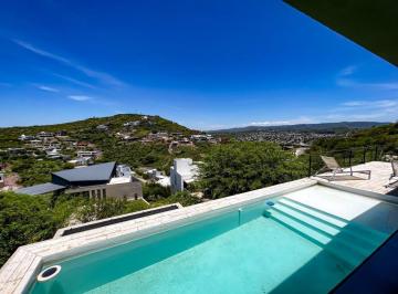 Casa · 367m² · 4 Ambientes · 2 Cocheras · La Cuesta - Imponentes Vistas! Impecable!