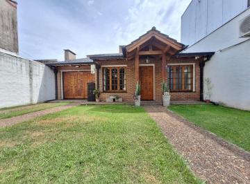 Casa · 200m² · 4 Ambientes · 2 Cocheras · Chalet Estilo Elegante Oportunidad