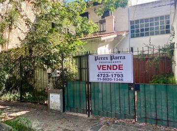 Frente · Casa de 3 Ambientes, Play - Room, Cochera y Jardin.