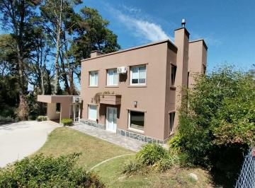 Casa de 5 ambientes, Mar del Plata · Moderna Propiedad en Venta en Sierra de Los Padres. Gas Natural