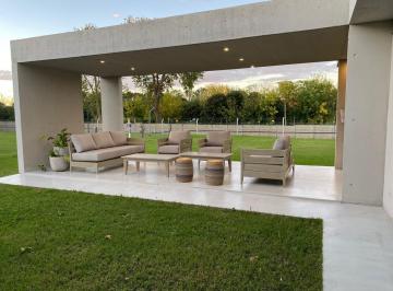 Casa · 150m² · 4 Ambientes · 2 Cocheras · Casa en Venta de 3 Dorm.