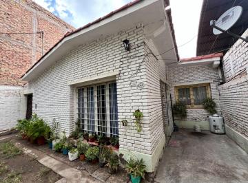 Casa · 108m² · 4 Ambientes · Casa/terreno en Venta en Dorrego Frente Al Jumbo