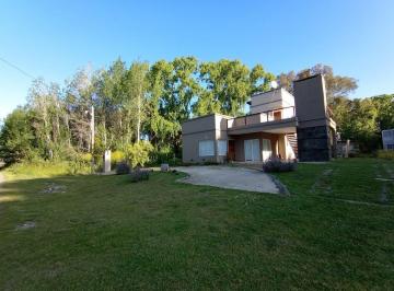 Casa · 123m² · 4 Ambientes · 3 Cocheras · Casa en Venta en Costa del Este, 4 Dorm.