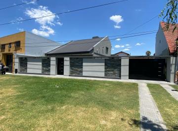 Casa · 150m² · 6 Ambientes · 5 Cocheras · Casa en Alquiler
