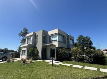 Casa · 400m² · 6 Ambientes · 4 Cocheras · Casa en Greenville Polo & Resort