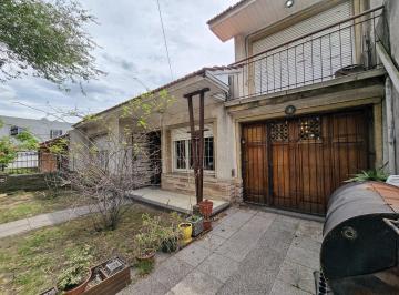 Casa · 4 Dormitorios · 1 Cochera · Chalet 3 Amb con Parque + Depto. 3 Amb con Garaje - C. Villar y Carasa