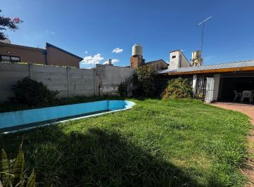 Casa de 3 ambientes, La Matanza · Casa 3 Ambientes Sobre Amplio Lote de 300 m²