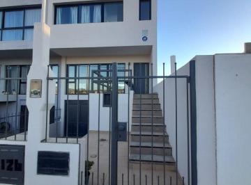 Casa de 4 ambientes, Centenario · Alquiler Triplex Apto Empresas