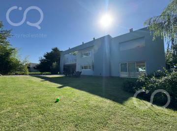 Casa · 250m² · 4 Ambientes · Venta de Casa en Barrio Fincas de San Vicente Sector Chacras