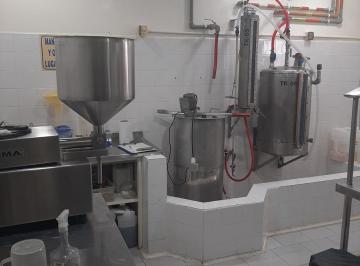 Edificio · 699m² · 7 Cocheras · Laboratorio Veterinario Baradero - 1.700 m² - en Venta