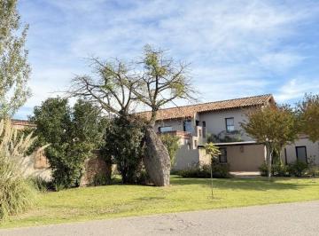 Casa · 475m² · 5 Ambientes · 4 Cocheras · Casa en Venta Buenos Aires Golf