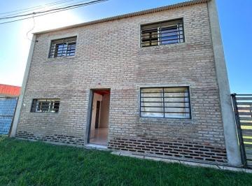 Casa · 50m² · 2 Ambientes · Villa Mugueta, Propiedad 1 Dormitorio Planta Alta, Pileta