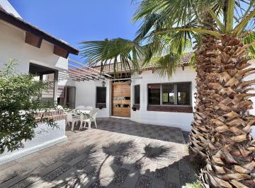 Casa · 432m² · 10 Ambientes · 1 Cochera · Venta Casa 5 Habitaciones Mendoza