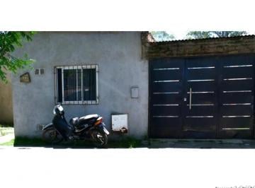 Casa · 70m² · 4 Ambientes · 1 Cochera · Casa en Venta en Esperanza, Santa Fe.