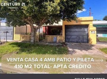 Casa · 410m² · 4 Ambientes · 2 Cocheras · Venta de Casa Apta Credito 4 Ambientes con Parque y Pileta en Berazategui