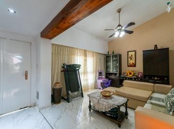 Casa · 101m² · 3 Ambientes · Casa en Venta de 2 Dorm. Apta Crédito