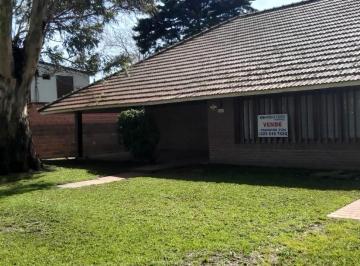 Casa de 4 ambientes, Mar del Plata · Venta Chalet 4 Amb,2 Baños, Doble Garage, "Apto Credito" La Florida