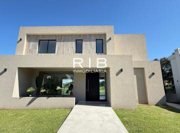 Casa de 5 ambientes, Pilar · Excelente Propiedad Moderna a Estrenar