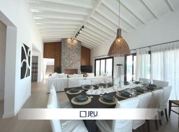 Casa · 290m² · 5 Ambientes · Casa en Venta Costa Esmeralda Residencial I.