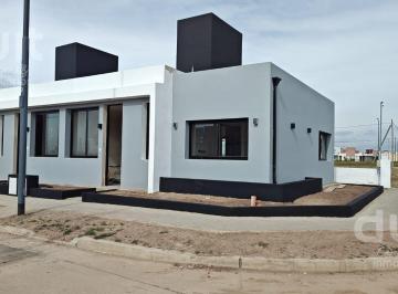 Casa · 72m² · 4 Ambientes · 1 Cochera · Duplex 2 Dorm.! Entrega en Mayo en Cuestas de Manantiales