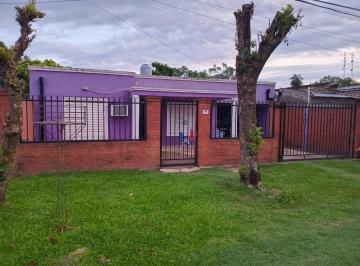 Casa · 140m² · 3 Dormitorios · 3 Cocheras · Impecable Casa Cpentrica de 3 Dorm. en La Leonesa!