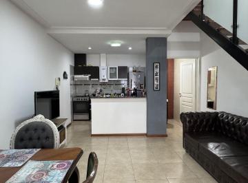 DES-DES-266_2 · Excelente Departamento Tipo Casa 3 Ambientes con Cochera Cubierta en Venta.