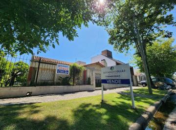 Casa · 135m² · 4 Ambientes · 4 Cocheras · Casa en San Antonio de Padua