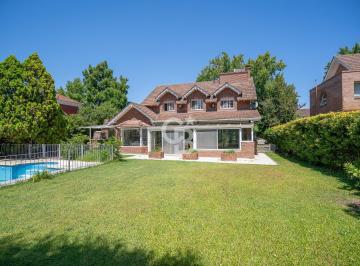 Casa · 180m² · 4 Ambientes · 1 Cochera · Casa en Venta 4 Ambientes - Vista Al Golf - Mayling Cc