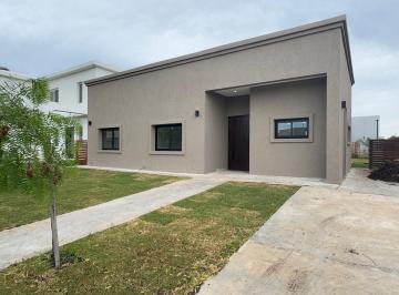 Casa · 140m² · 4 Ambientes · Casa en San Ramon, Pilar del Este