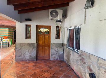 Casa de 4 ambientes, La Plata · Casa en Venta de 2 Plantas en Esquina en City Bell