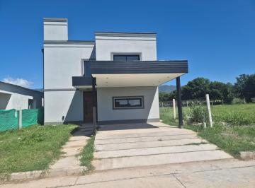 Casa · 360m² · 5 Ambientes · 1 Cochera · Casa en Lules