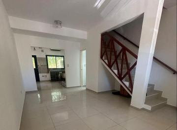 Casa · 104m² · 4 Ambientes · 1 Cochera · Muy Lindo Duplex en Complejo Privado.