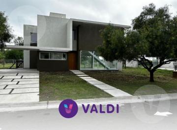 Casa · 155m² · 6 Ambientes · 2 Cocheras · Casa en Venta - Barrio Santa Juana, Canning