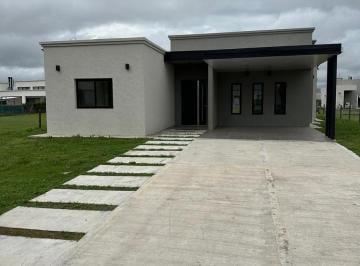Casa · 140m² · 4 Ambientes · Casa en Venta - Barrio San Felipe, Canning