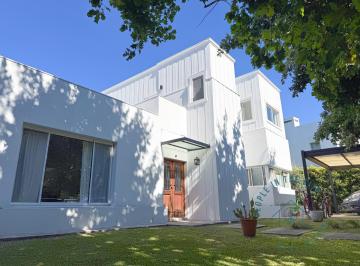 Casa · 200m² · 6 Ambientes · 2 Cocheras · Casa en Alquiler Anual en Estancias del Rio Pilar
