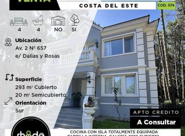 Casa · 293m² · 5 Ambientes · Casa de Categoria con 4 Dorm. en Costa del Este - Av 2 E/ Dalias y Rosas Al 657