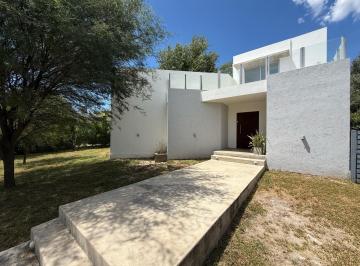 Casa de 4 ambientes, Córdoba · Manantiales Country - Venta Casa 3 Dorm (Ppal en Suite) + Gran Piscina