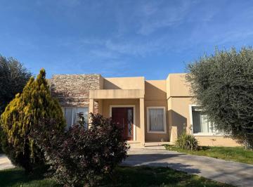 Casa · 620m² · 4 Ambientes · Casa - Plottier