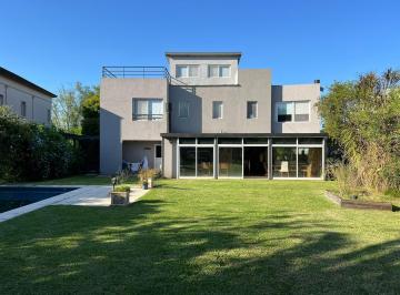 Casa · 239m² · 5 Ambientes · Casa en Venta en Barrio San Isidro Labrador, Villanueva, Tigre