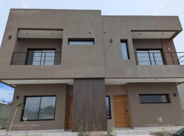 Casa · 129m² · 4 Ambientes · 2 Cocheras · Casa Dúplex en Venta en Springpark Pilar, Pilar, G. B. a. Zona Norte