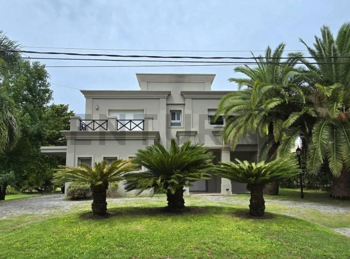 Casa · 360m² · 5 Ambientes