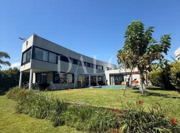Casa · 250m² · 5 Ambientes · 2 Cocheras · Casa en Alq. Temporario en Villanueva, Tigre, G. B. a. Zona Norte
